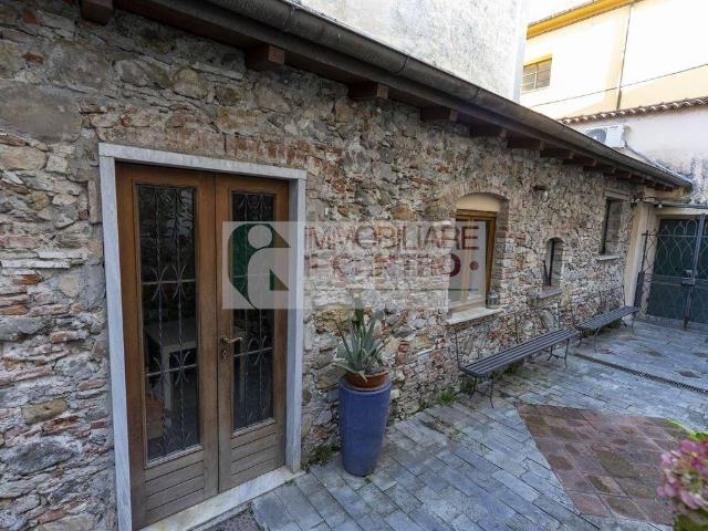 Casa indipendente in vendita a Sarzana SP