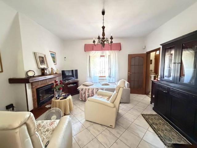 Casa indipendente in vendita a Sarzana SP