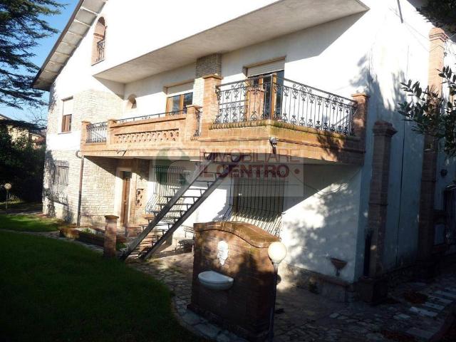 Casa indipendente in vendita a Sarzana SP