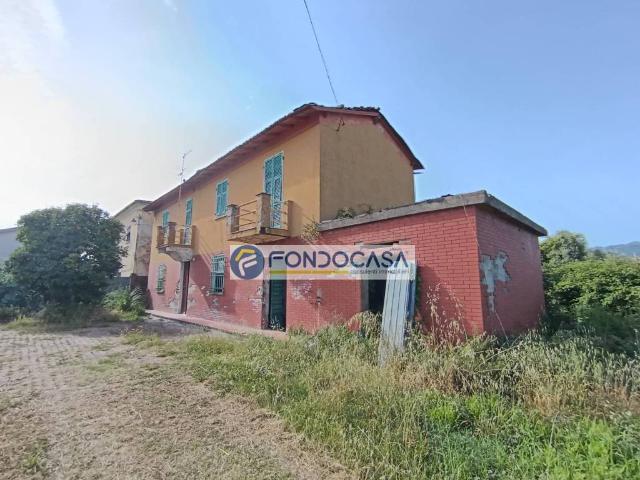 Casa indipendente in vendita a Sarzana SP