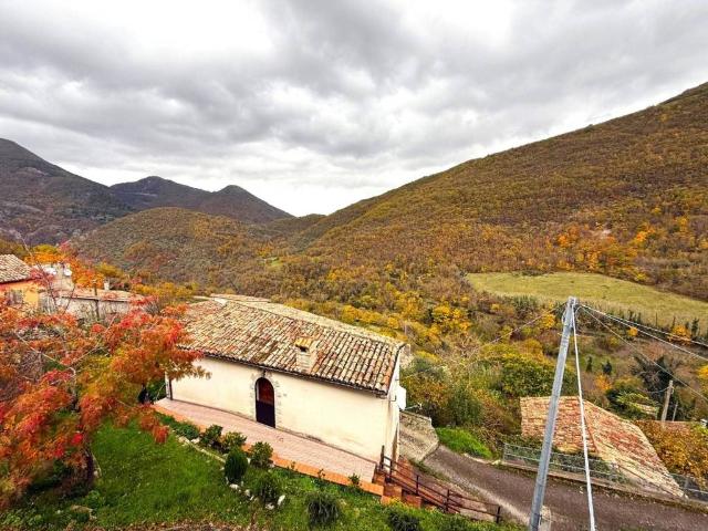Casa indipendente in vendita a Sassoferrato AN