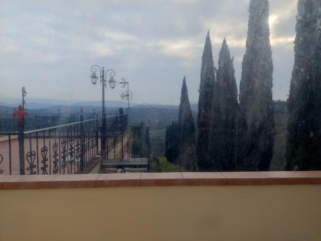 CASA INDIPENDENTE in VENDITA a SCANDICCI di 4 vani