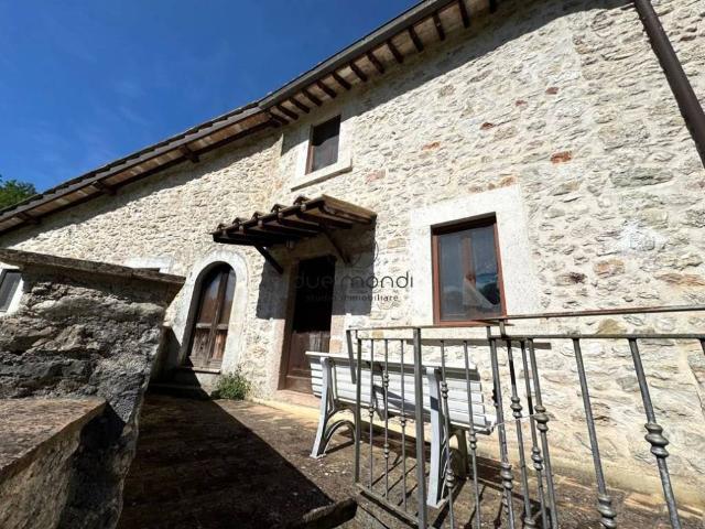 Casa indipendente in vendita a Scheggino PG