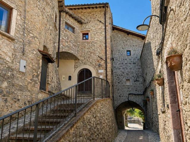 Casa indipendente in vendita a Scheggino PG