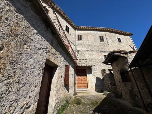 Casa indipendente in vendita a Scheggino PG