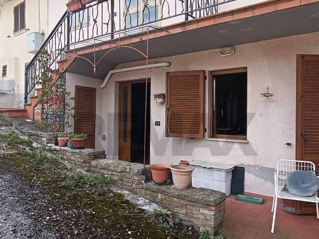 Casa indipendente in vendita a Scheggia e Pascelupo PG