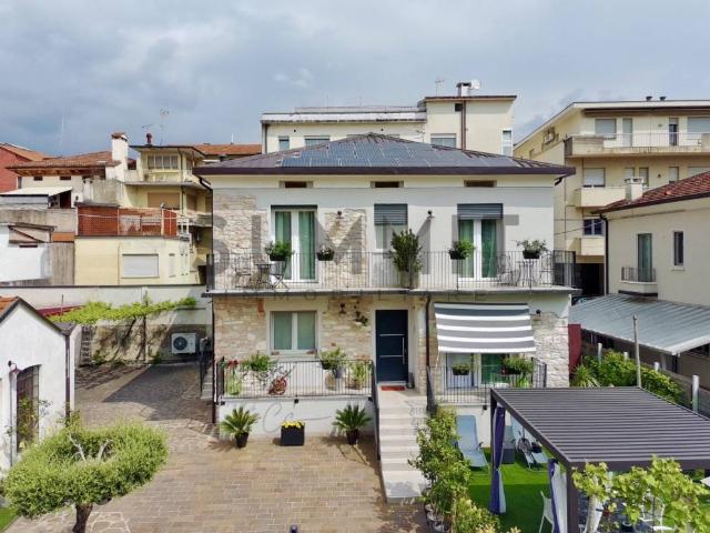 Casa indipendente in vendita a Schio VI