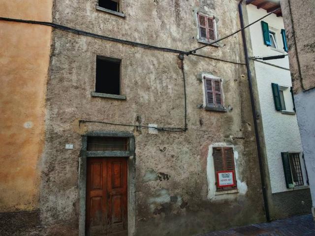 Casa indipendente in vendita a Schignano CO