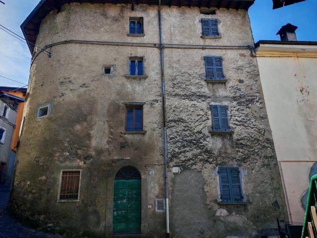 Casa indipendente in vendita a Schignano CO