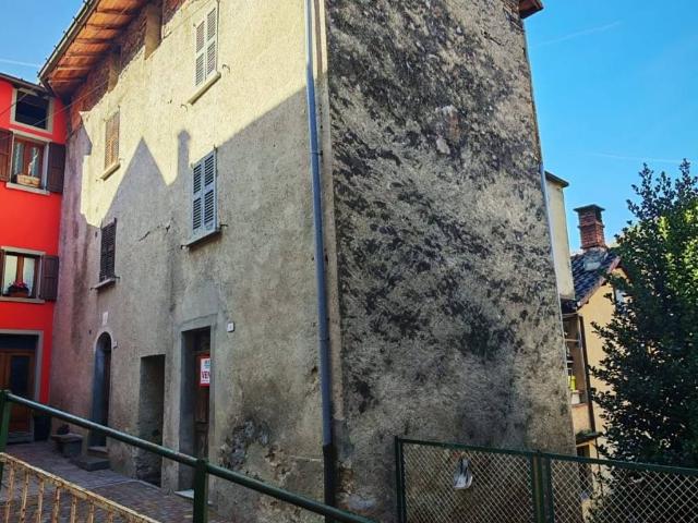 Casa indipendente in vendita a Schignano CO