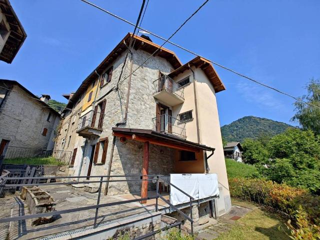 Casa indipendente in vendita a Schignano CO
