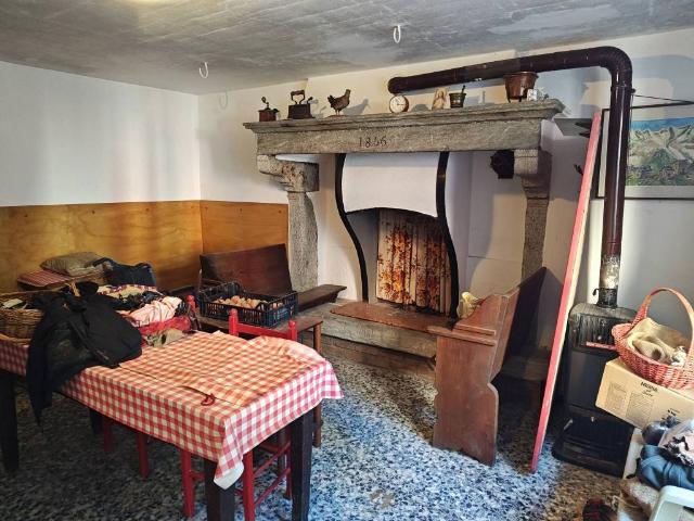 Casa indipendente in vendita a Schignano CO