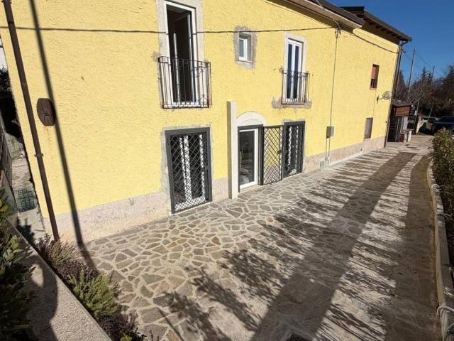 Casa indipendente in vendita a Scoppito AQ