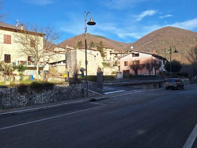 Casa indipendente in vendita a Sefro MC