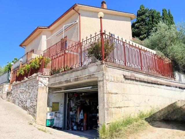 Casa indipendente in vendita a Selci RI