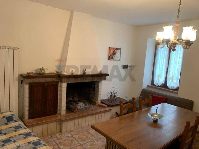Casa indipendente in vendita a Sellano