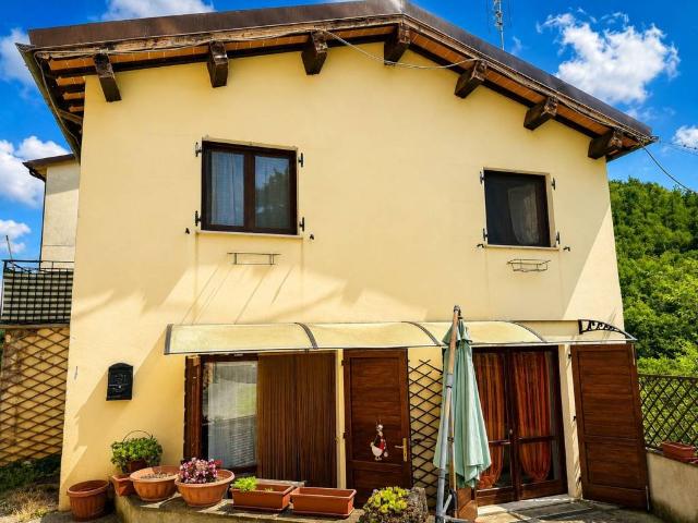 Casa indipendente in vendita a Sellano PG