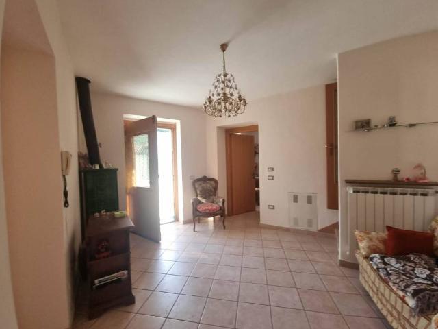Casa indipendente in vendita a Sellano PG
