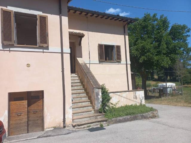 Casa indipendente in vendita a Sellano PG