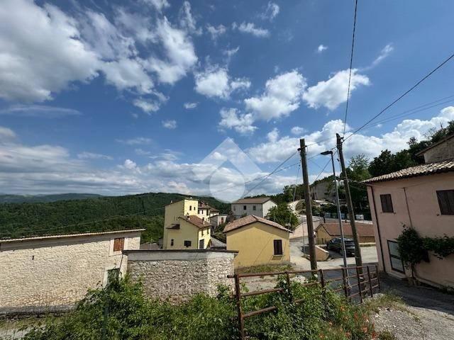 Casa indipendente in vendita a Sellano PG