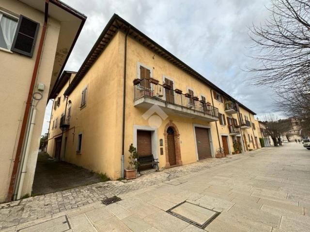 Casa indipendente in vendita a Sellano PG