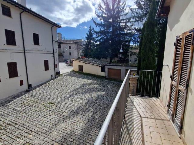 Casa indipendente in vendita a Sellano PG