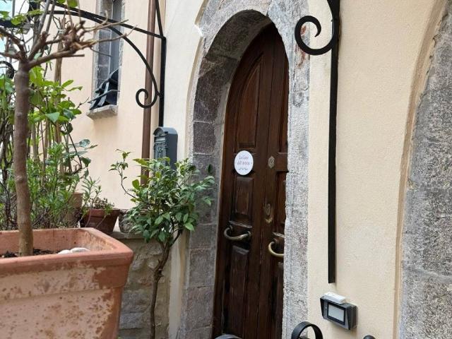 Casa indipendente in vendita a Sellano PG