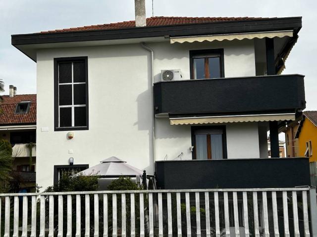 Villa in vendita a Senago MI