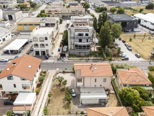 Casa indipendente in vendita a Senigallia AN