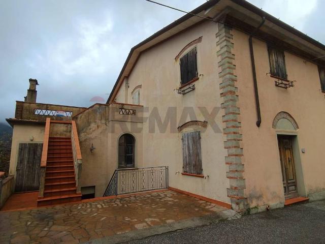Casa indipendente in vendita a Seravezza LU