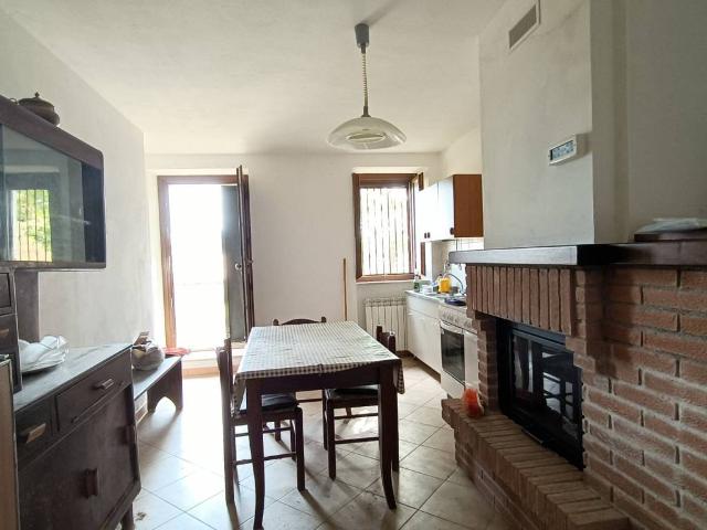Casa indipendente in vendita a Serravalle di Chienti MC