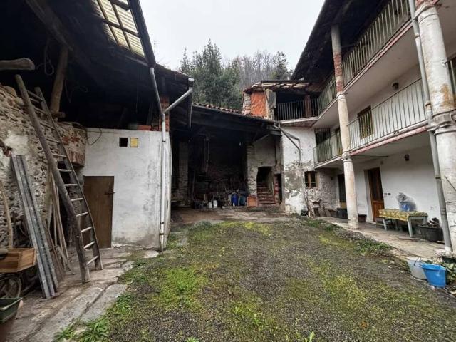 Casa indipendente in vendita a Serravalle Sesia VC