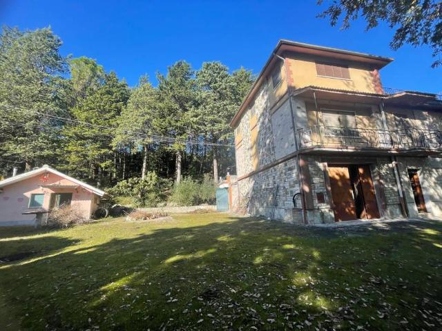 Casa indipendente in vendita a Serra San Quirico AN