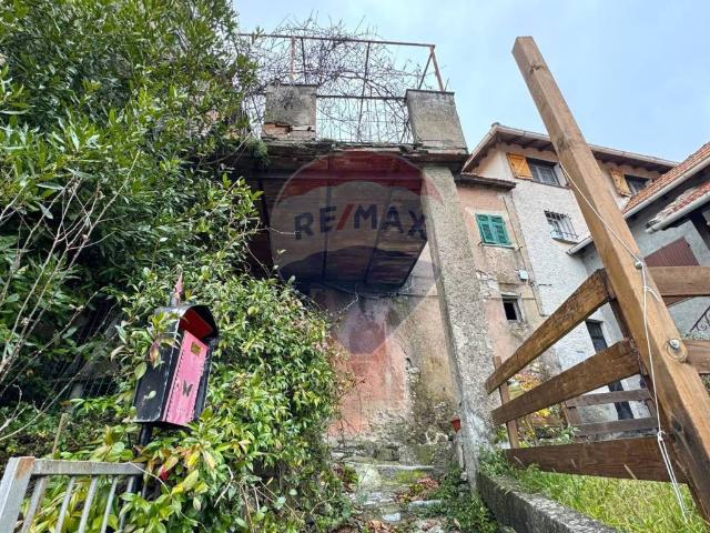 Casa indipendente in vendita a Serra Riccò GE