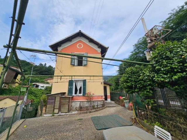 Casa indipendente in vendita a Serra Riccò GE