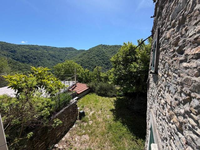 Casa indipendente in vendita a Serra Riccò GE
