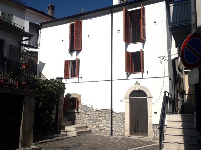 Porzione di casa singola in vendita a Serramonacesca