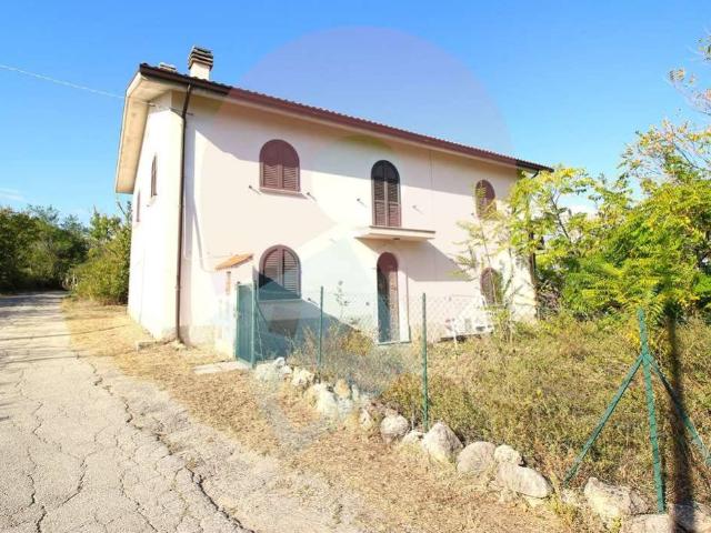 Casa indipendente in vendita a Serramonacesca PE