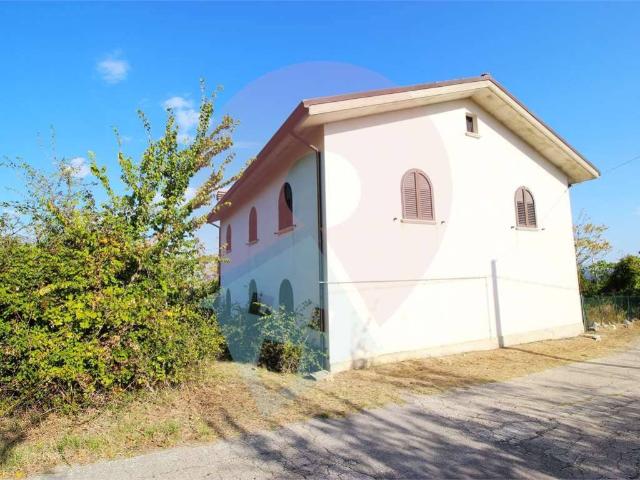 Casa indipendente in vendita a Serramonacesca PE