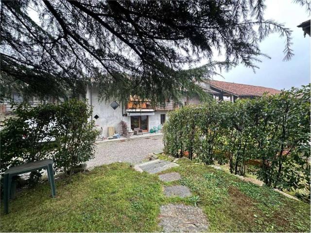 Casa indipendente in vendita a Sesto Calende VA
