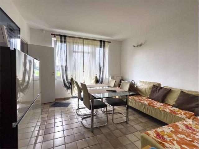 Casa indipendente in vendita a Sesto Calende VA