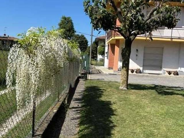 Casa indipendente in vendita a Sesto Calende VA
