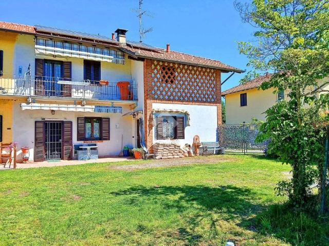Casa indipendente in vendita a Sesto Calende VA