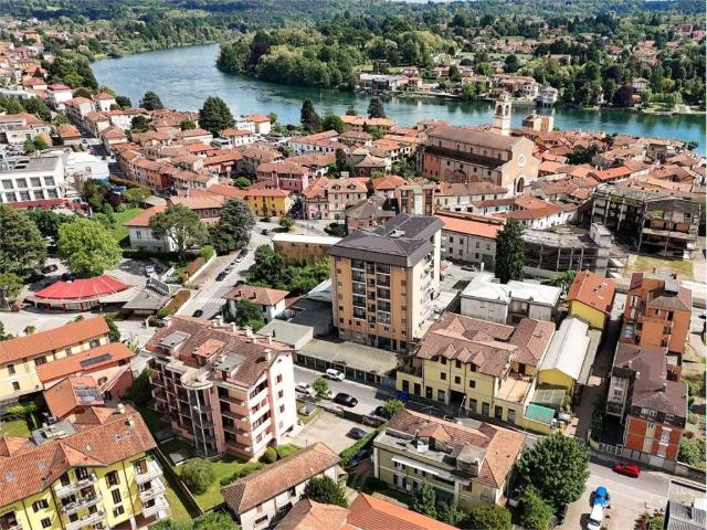 Casa indipendente in vendita a Sesto Calende VA
