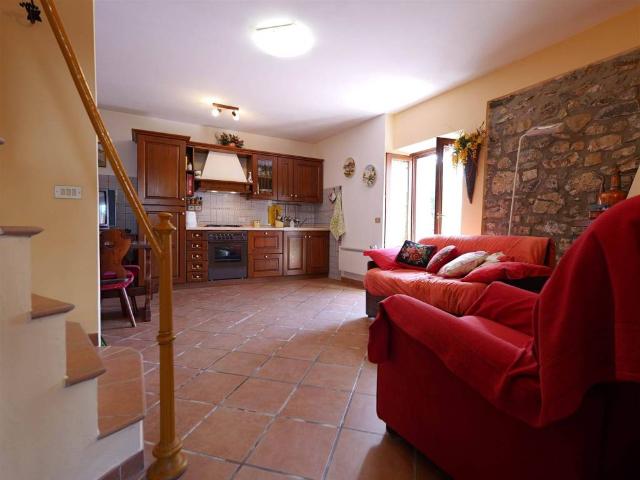 Casa indipendente in vendita a Sesta Godano SP