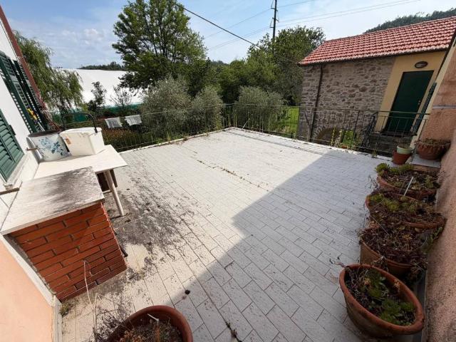 Casa indipendente in vendita a Sesta Godano SP