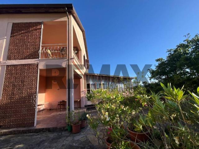 Casa indipendente in vendita a Sesta Godano SP