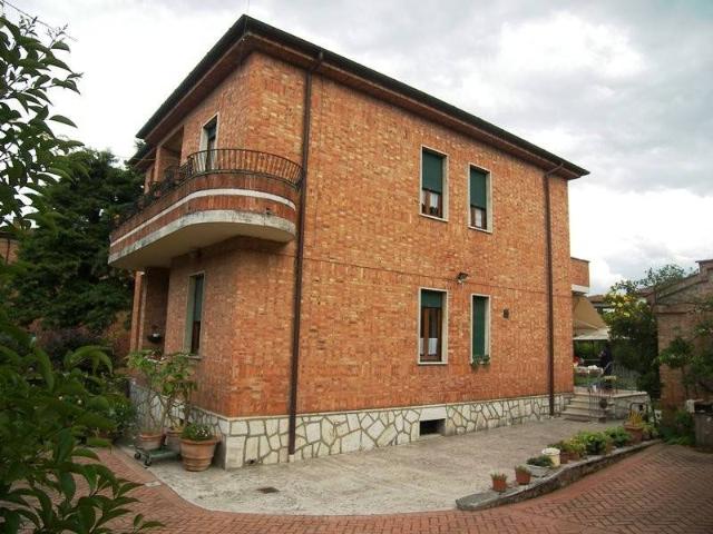 Casa indipendente in vendita a Sinalunga SI