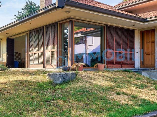 Casa indipendente in vendita a Sirone LC