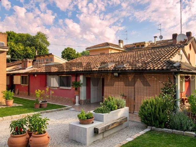 Casa indipendente in vendita a Sissa Trecasali PR